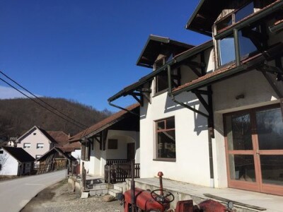 Prodajem ili menjam stambene-poslovno objekte, 11 ari