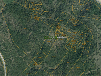 Zemljište blizu obale Perućkog jezera.