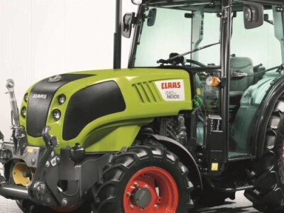 TRAKTOR CLAAS NEXOS