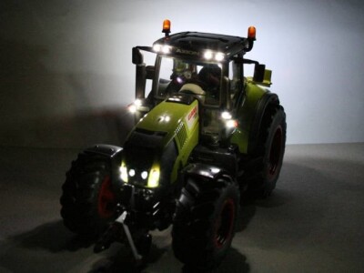 TRAKTOR CLAAS AXION 800/900