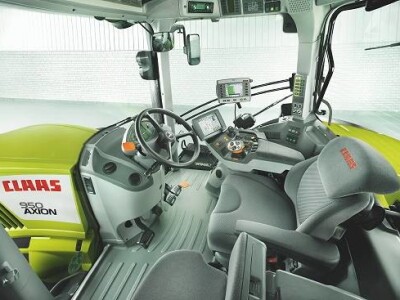 TRAKTOR CLAAS AXION 800/900
