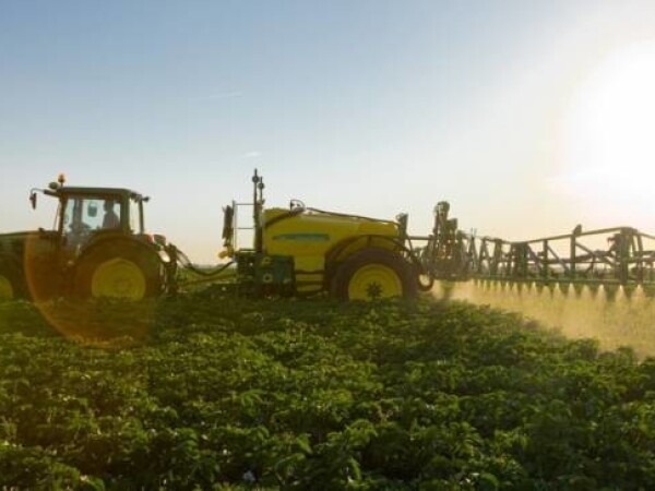 John Deere prskalice 700/700i Serije vučenih prskalica