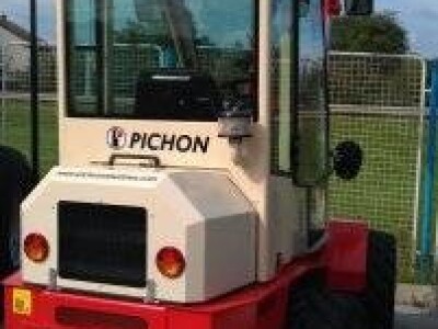 Kompaktni utovarivač Pichon P510