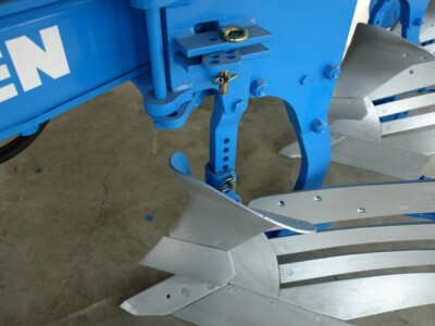 Lemken polunošeni plug okretač EuroDiamant