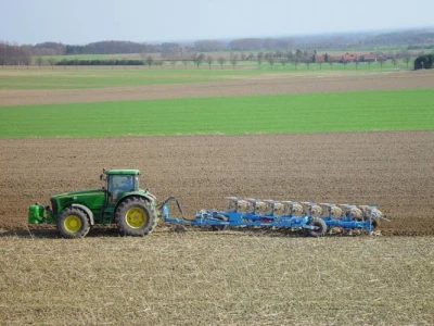 Lemken polunošeni plug okretač VariDiamant