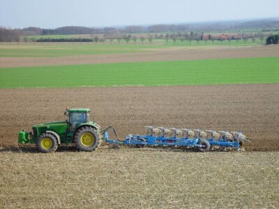 Lemken polunošeni plug okretač VariDiamant