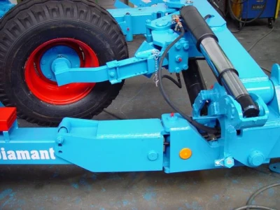 Lemken polunošeni plug okretač VariDiamant