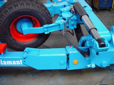 Lemken polunošeni plug okretač VariDiamant