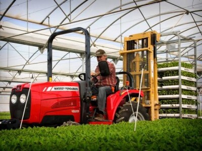 Traktor Massey Ferguson MF 1529