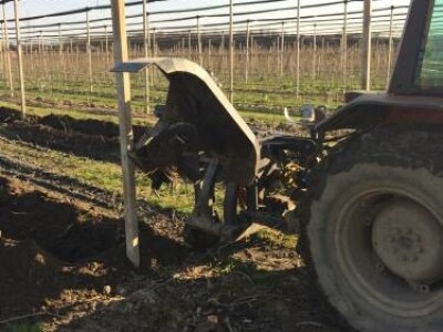 Stroj za sadnju i krčenje voćnjaka - iznajmljivanje