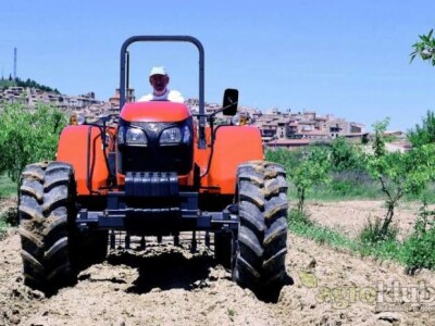 Traktor Kubota M9540