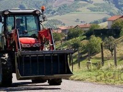 Massey Ferguson prednji utovarivač MF 915 Utility