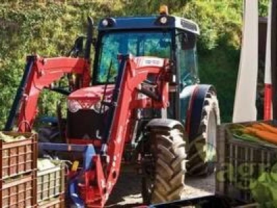 Massey Ferguson prednji utovarivač MF 915 Utility