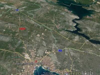 Poljoprivredno zemljište (P1) 6.607m2 u zaleđu Vodica