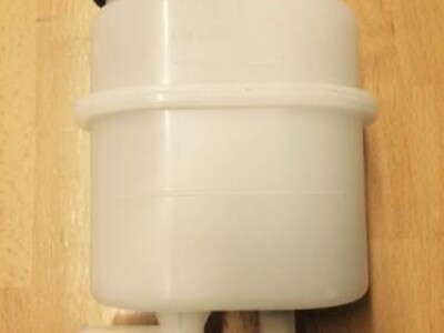 Spremnik za ulje univerzalni (volan, kočnice)