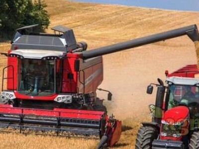 Massey Ferguson kombajn MF Beta 7370