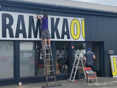 Zamislite NATPISNU PLOČU, REKLAMU koju svi primijete – i koja Vas reklamira 0-24h! ✨