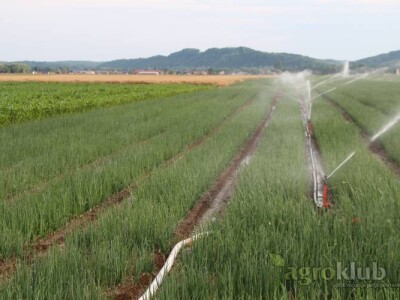 Sustav za navodnjavanje AKPLAS sa raspršivačima