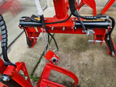 Hidraulicni utovarivac - GRAJFER