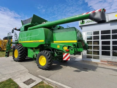 John Deere T660i