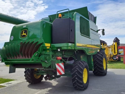 John Deere T660i