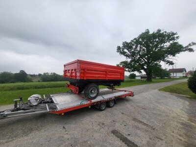 Traktorska prikolica. Kiper prikolice