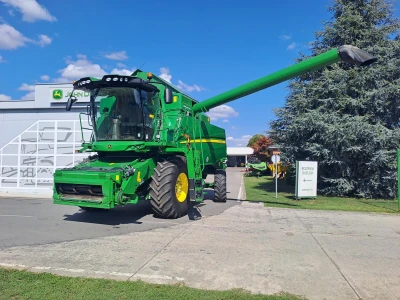 John Deere W650