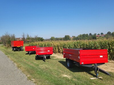 Traktorska prikolica. Kiper prikolice