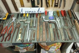 Mali alati : razni ključevi, kliješta i drugo