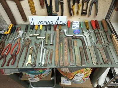 Mali alati : razni ključevi, kliješta i drugo