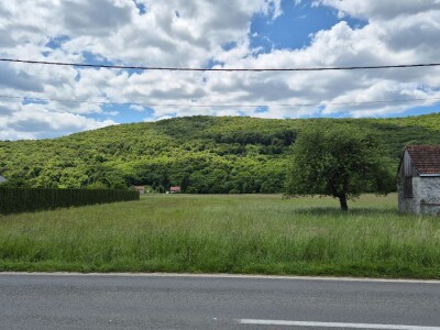 Poljoprivredno zemljište na Ličkoj magistrali