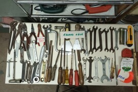 Mali alati : razni ključevi, kliješta i drugo