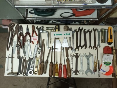 Mali alati : razni ključevi, kliješta i drugo