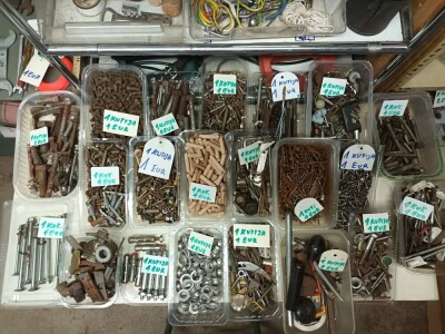 Mali alati : razni ključevi, kliješta i drugo