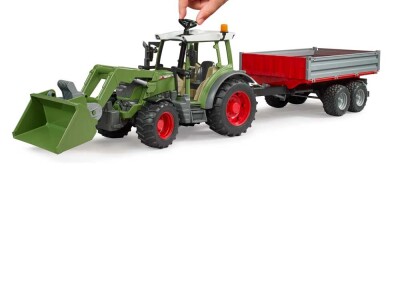 Bruder Fendt Vario 211 s prednjim utovarivačem i kiper prikolicom