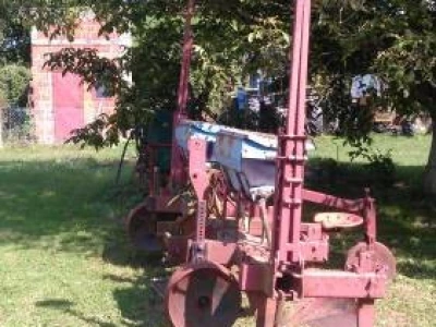 Gredičar 4 reda sa doziranjem gnojiva i podrivanjem