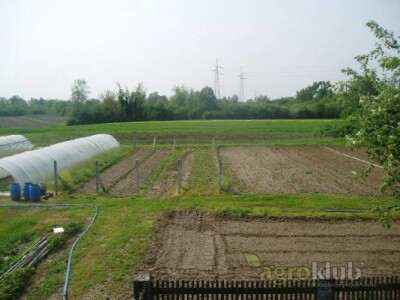 Prodaje se poljoprivredno zemljište u Zagrebu (Petruševec), 25000 m2 - VRT