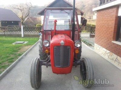 IMT 539 S KABINOM PRVA BOJA KAO NOV