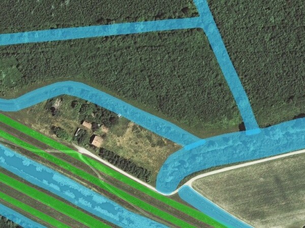 Prodaje se hektar poljoprivrednog zemljišta