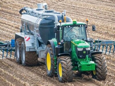 Traktor JOHN DEERE 6115M