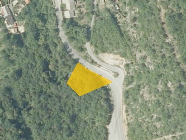 Šuma i nekoliko manjih zemljišta, Grižane