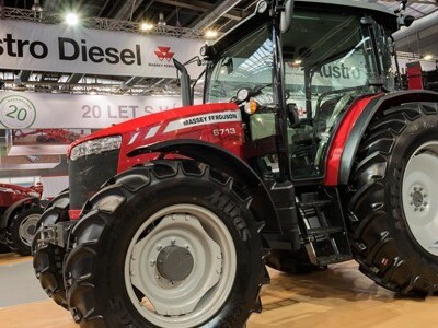 Traktor Massey Ferguson 6713