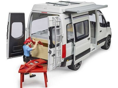 Bruder MB Sprinter kamper s vozačem, krevetima, ormarićem i setom za kampiranje