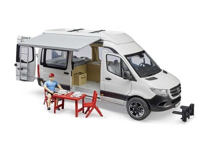 Bruder MB Sprinter kamper s vozačem, krevetima, ormarićem i setom za kampiranje