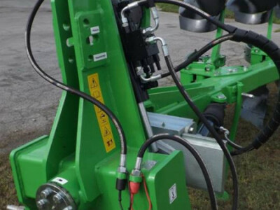 PLUG BOMET U052/1, četverobrazni obrtni plug