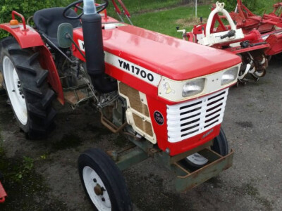 Traktor YANMAR 1700