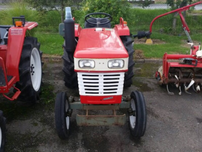 Traktor YANMAR 1700