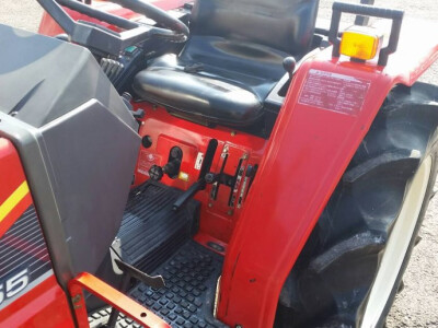 Traktor YANMAR F 255