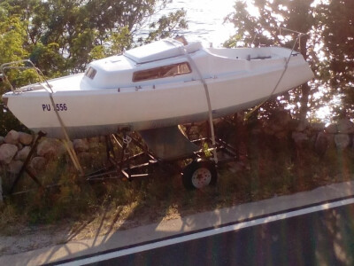 Jedrilica Carina sa trailerom