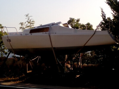 Jedrilica Carina sa trailerom